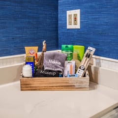 Close to the Beach : Turtle Cove Haven: Your Coastal Escape