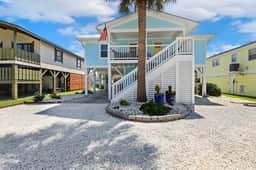 Beach Cottage OIB: a short walk to the beach