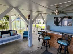 Beach Cottage OIB: a short walk to the beach