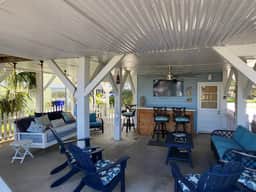 Beach Cottage OIB: a short walk to the beach