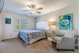 Close to the Beach : Turtle Cove Haven: Your Coastal Escape
