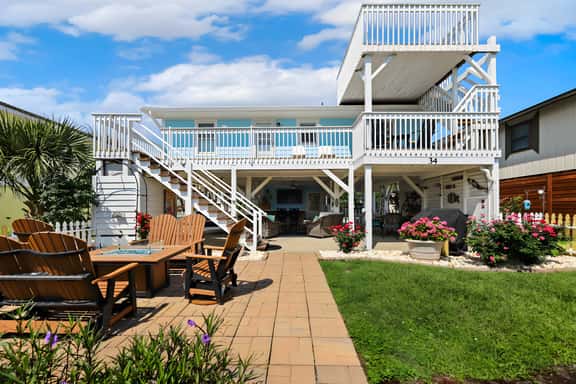 Beach Cottage OIB: a short walk to the beach - Image 1