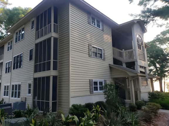 Renovated King Bed Condo near beach with pool access.