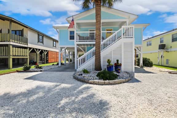 Beach Cottage OIB: a short walk to the beach