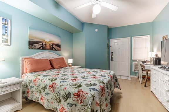 Small room in Sea Trail Condo-Tel