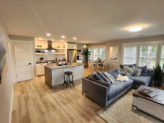 Renovated King Bed Condo near beach with pool access.