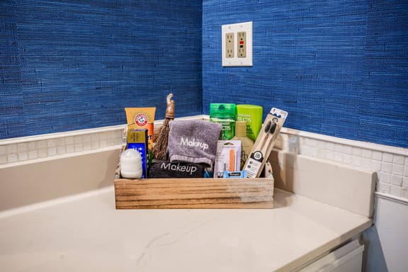 Close to the Beach : Turtle Cove Haven: Your Coastal Escape